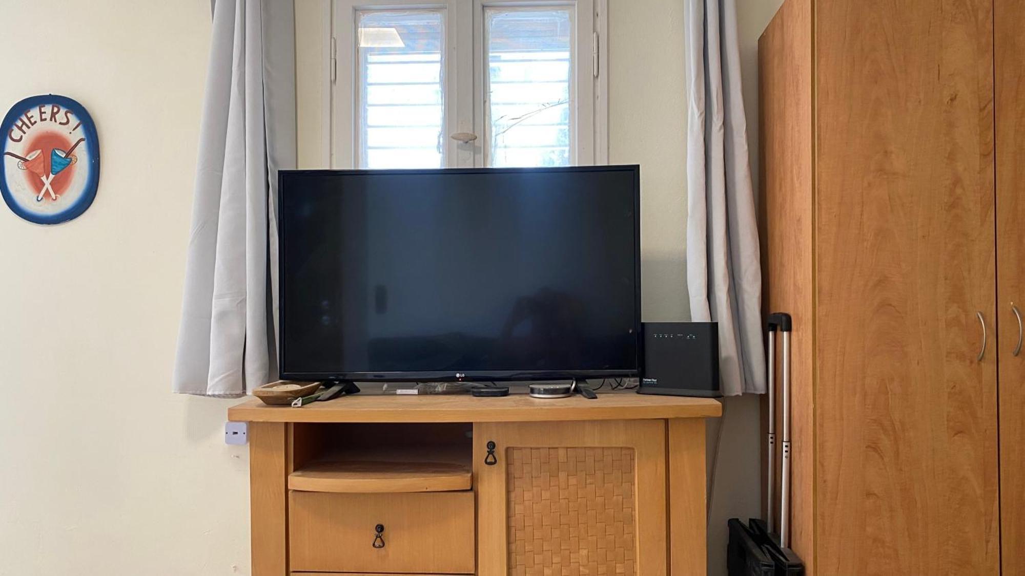 Ferienwohnung דירה יפיפיה! מיקום מעולה! אוניברסיטת בן גוריון, סורוקה, שוק, פארק! Beersheba Exterior foto